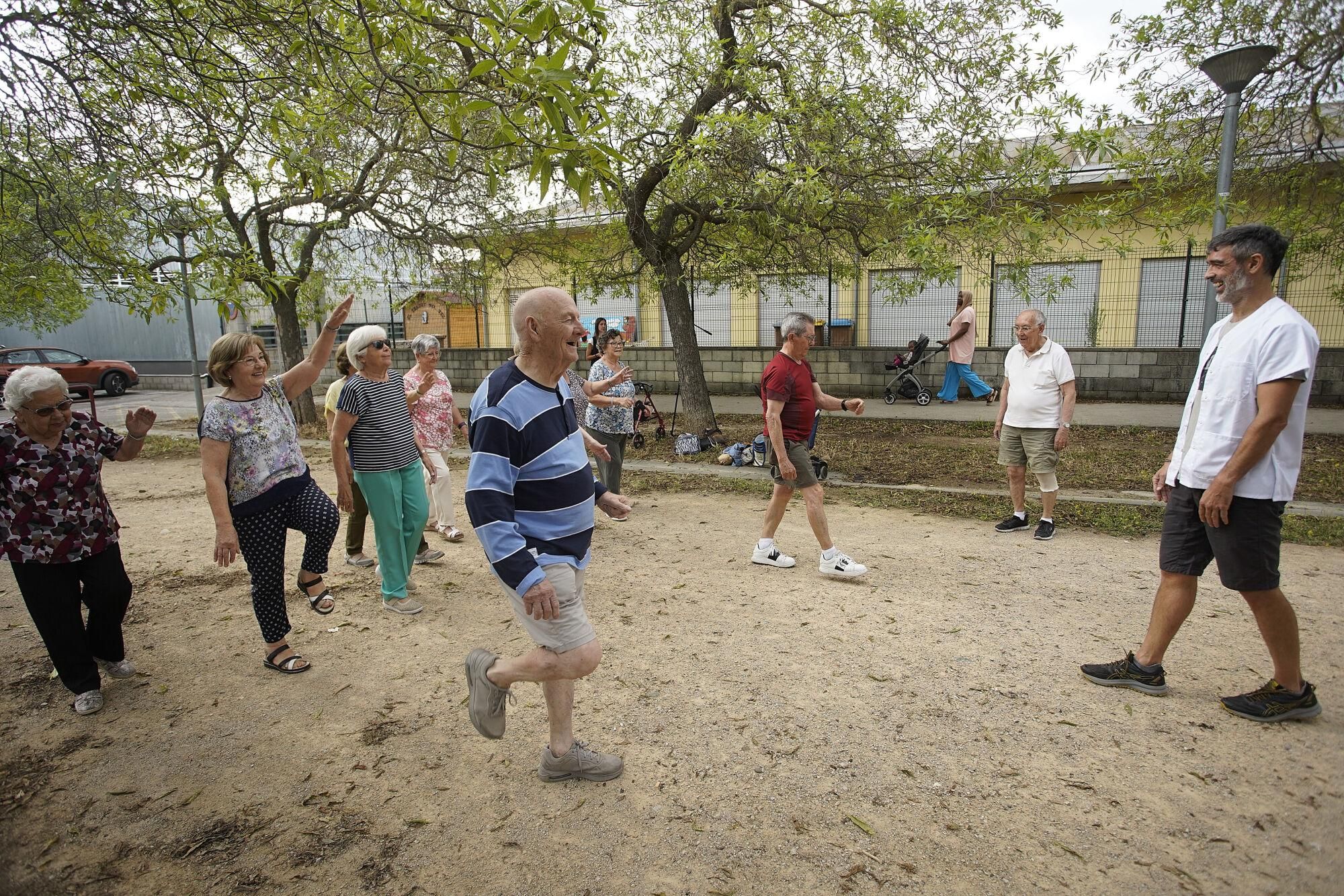 Salt CAP Alfons Moré transformació i reforma de l’atenció primària fisioterapeuta activitat amb persones de risc millora mobilitat