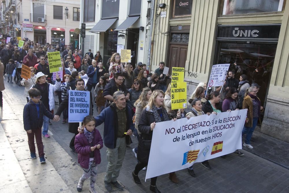 Manifestación en València contra el plurilingüismo