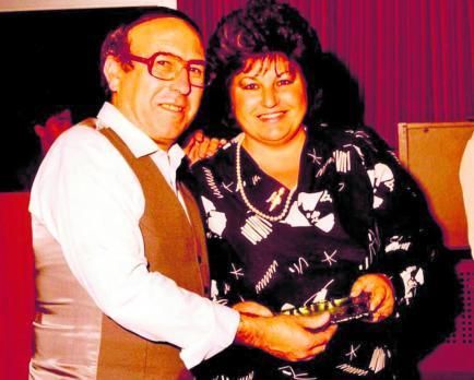 El peñista malagueño con su mujer, Angelines García, hacia 1984, en la cena aniversario de la Peña El Bastón.