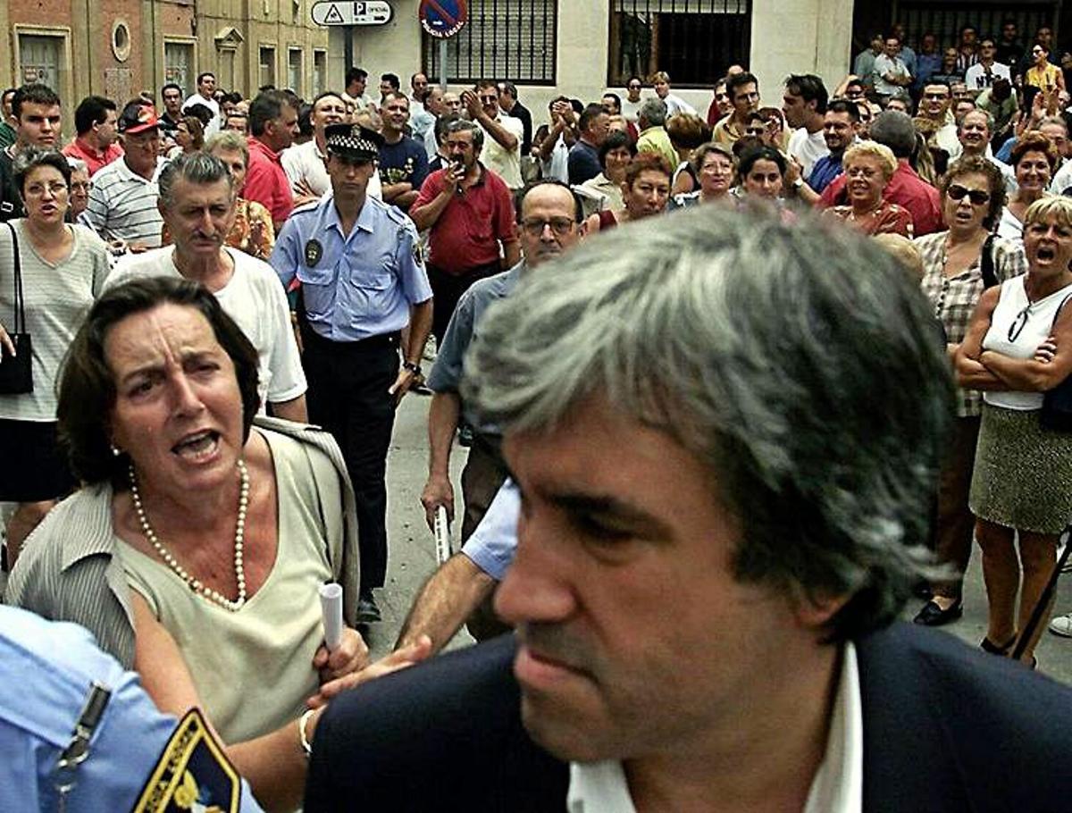 Treinta años de TRANSFUGUISMO