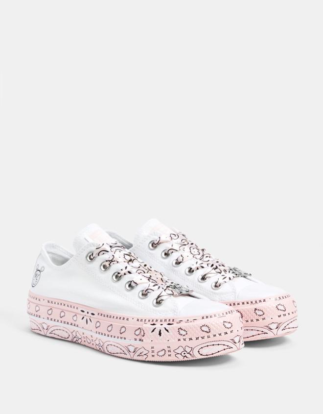 Querrás la brillante colección de Miley Cyrus para Converse... ¡y la puedes  comprar ya en Bershka! - Woman