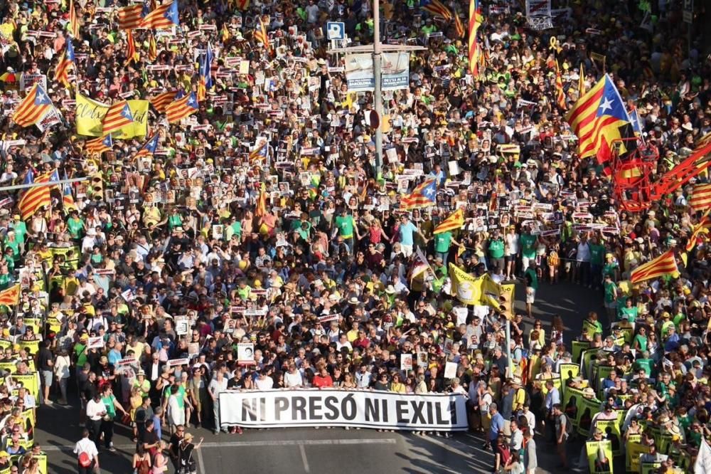 Manifestació a Barcelona per reclamar la llibertat dels polítics presos i a l'estranger