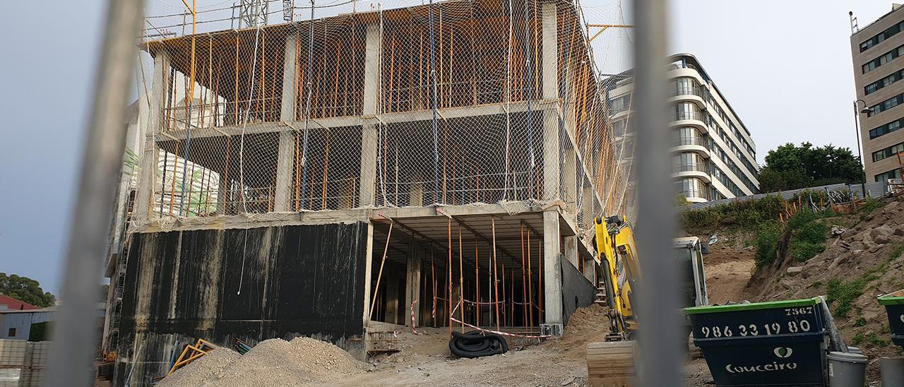 Obras de construcción de un edificio en Vigo