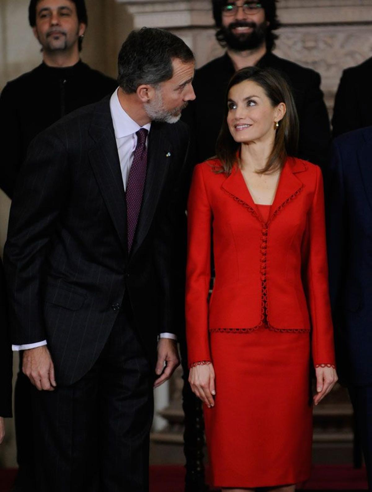 Letizia Ortiz con traje de Felipe Varela junto Felipe VI