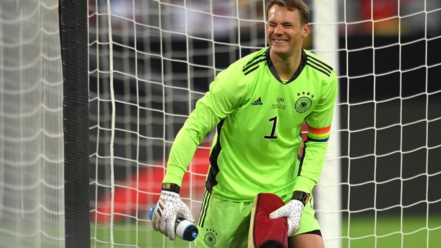 La UEFA no sancionará a Neuer tras investigar su brazalete arcoíris