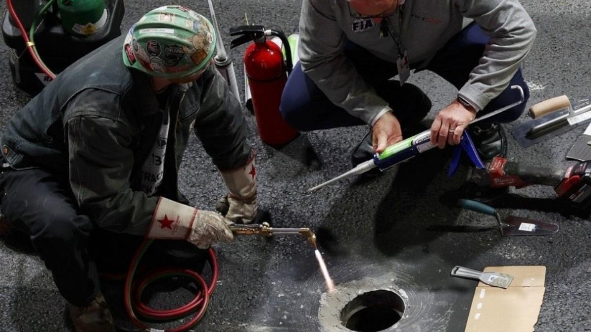 Operarios reparando la alcantarilla de Las Vegas