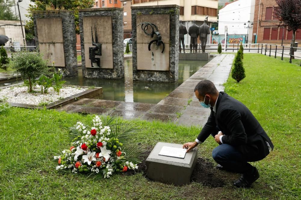 Coronavirus Asturias: Langrea inaugura una placa en memoria de las víctimas del covid