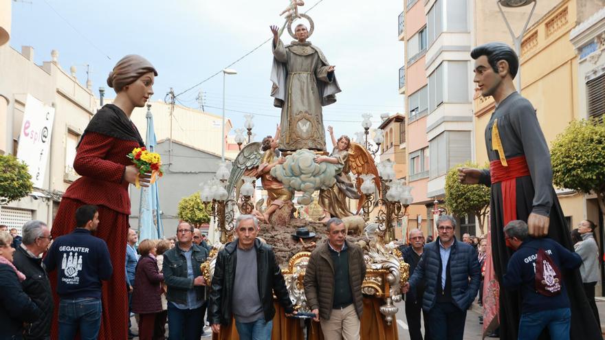Sant Pasqual y la ‘moreneta’ regresan a su basílica y ermita en Vila-real