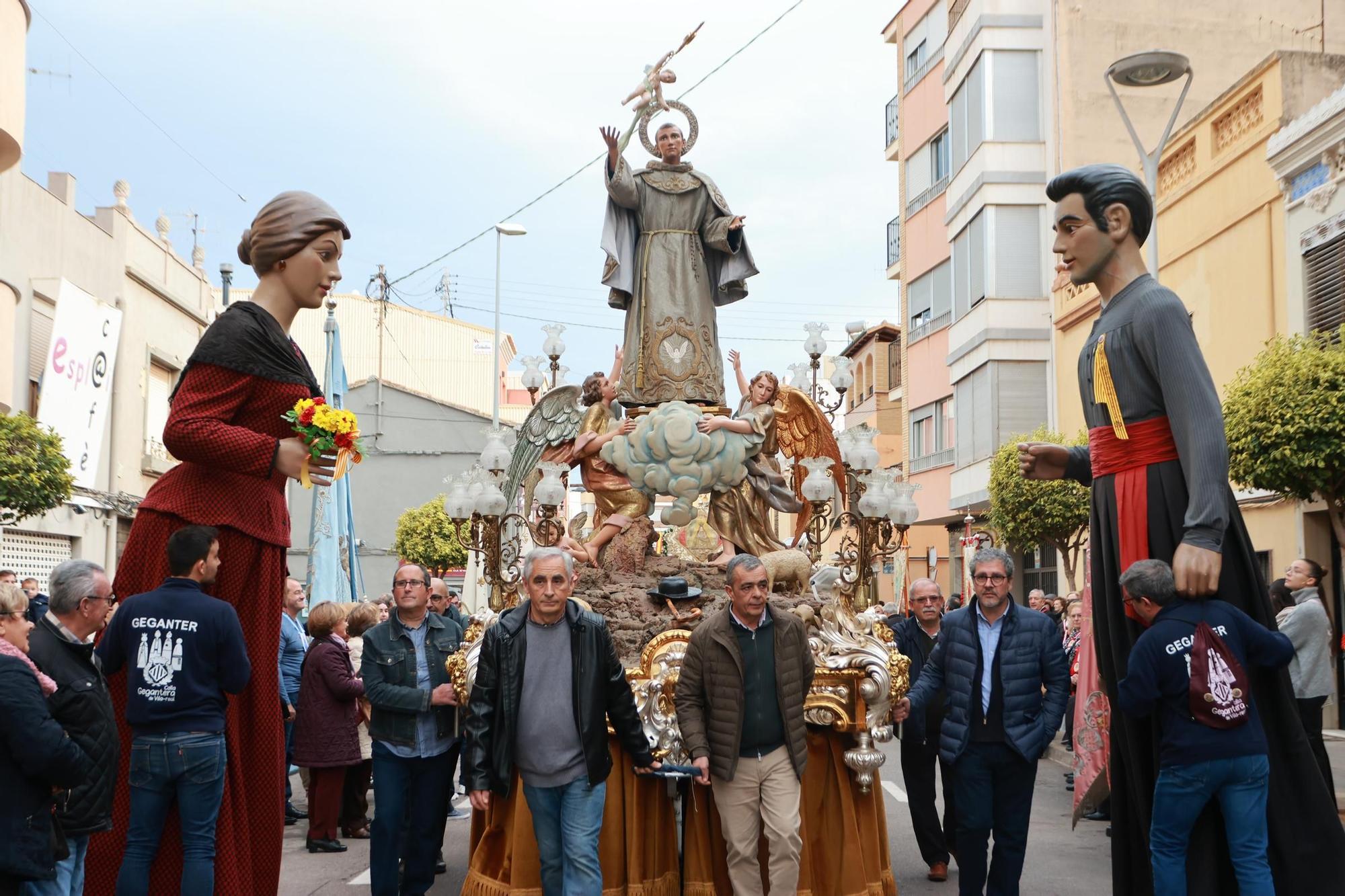 Galería I Todas las imágenes de la procesión por el 750º aniversario de la arciprestal de Vila-real