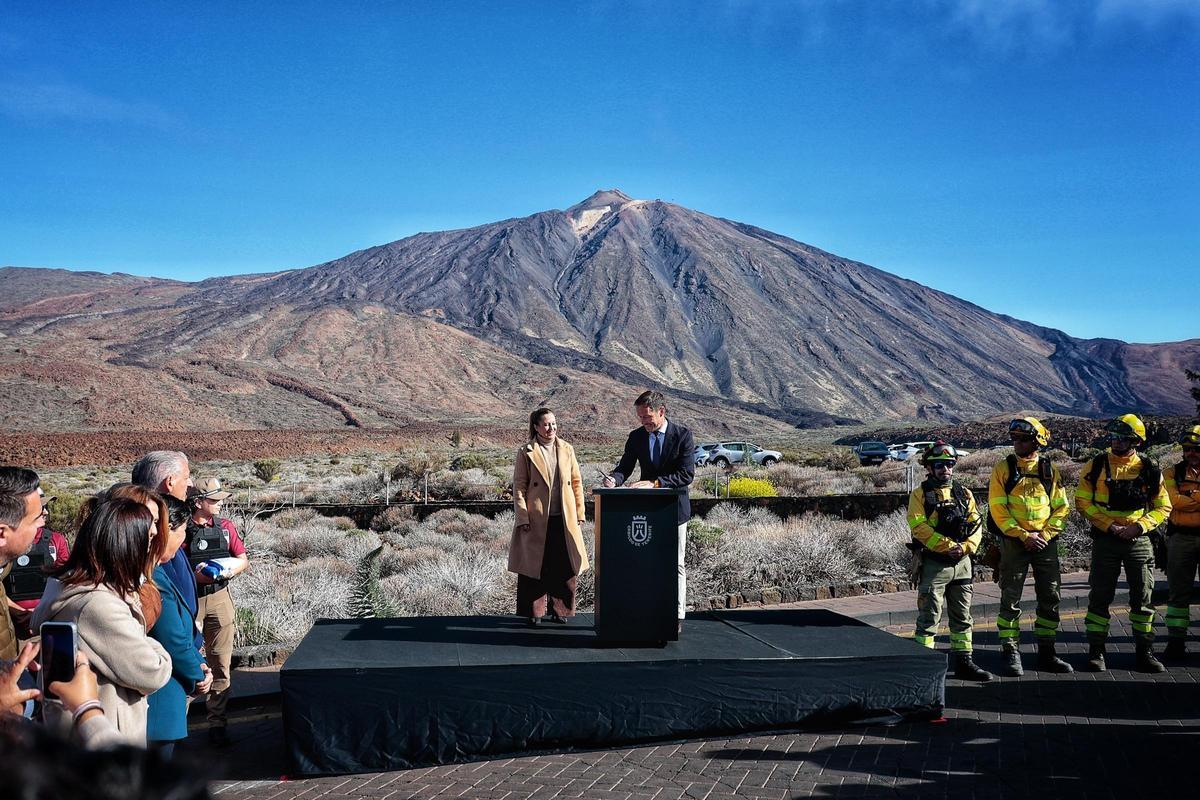 Firma de la transferencia de competencias del Parque Nacional del Teide