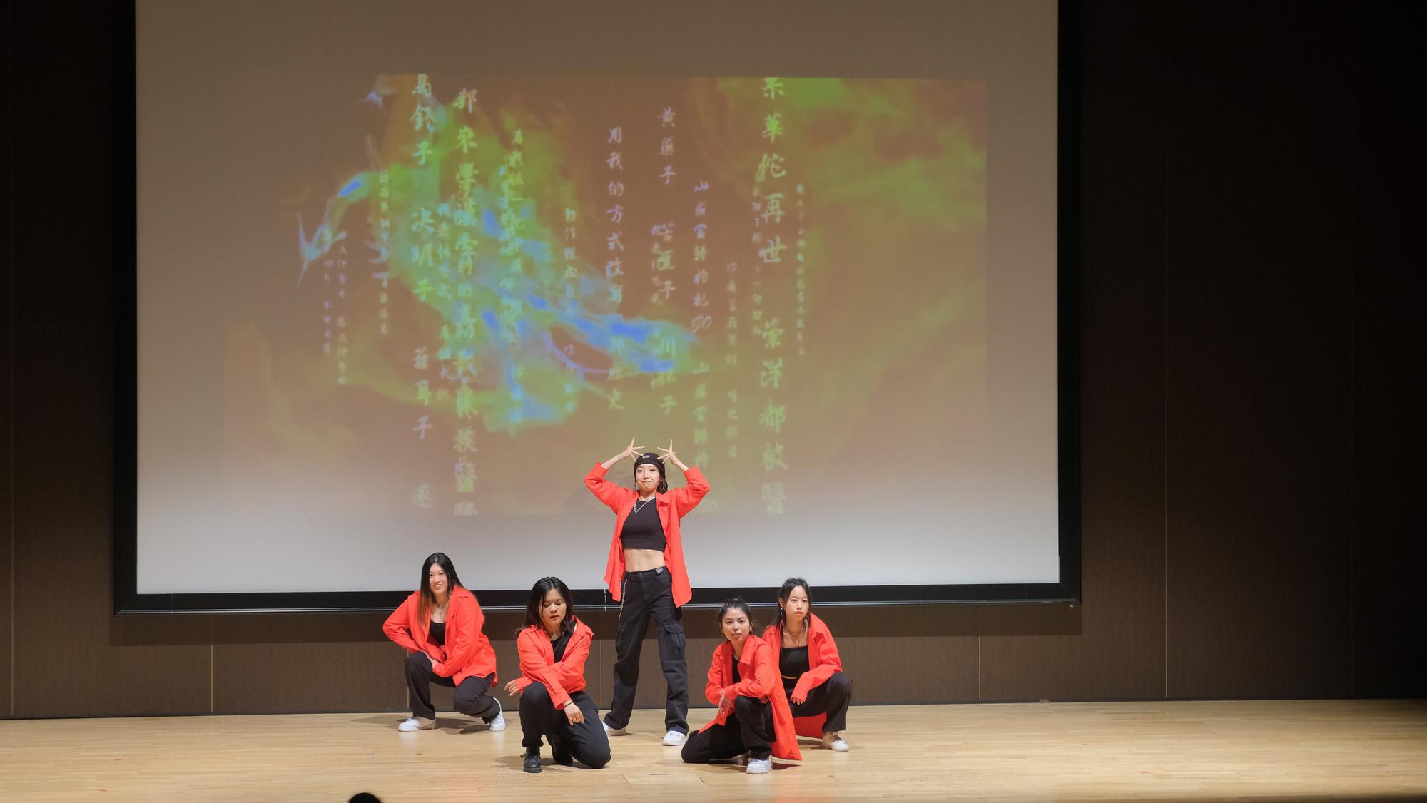 El primer festival estudiantil de la cultura china en València, en imágenes