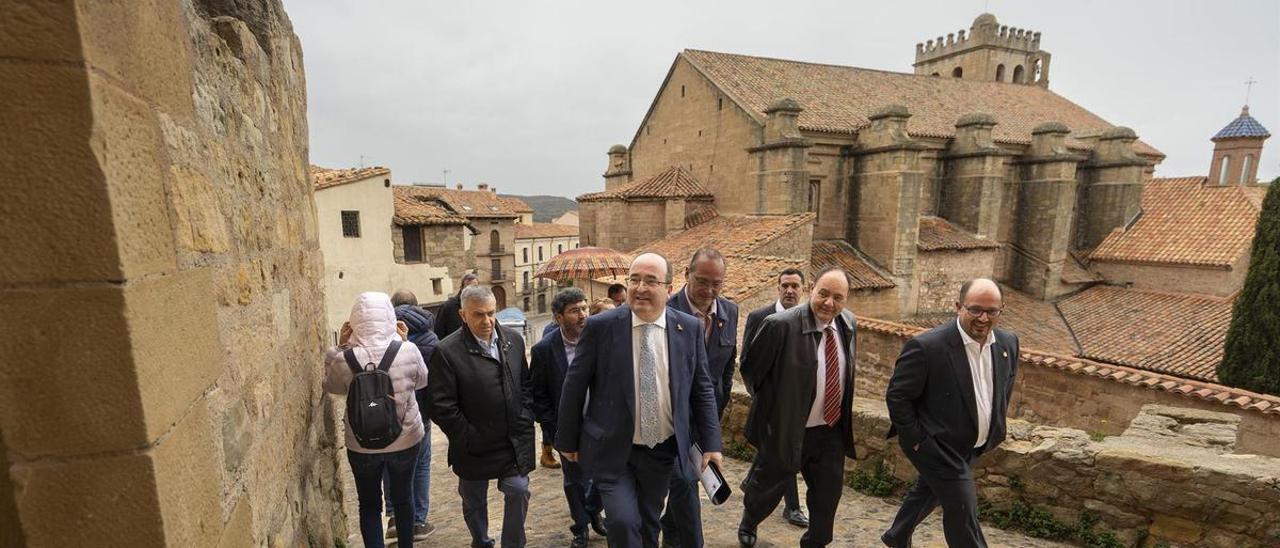 Miquel Iceta en el municipio turolense de Mora de Rubielos, este miércoles.