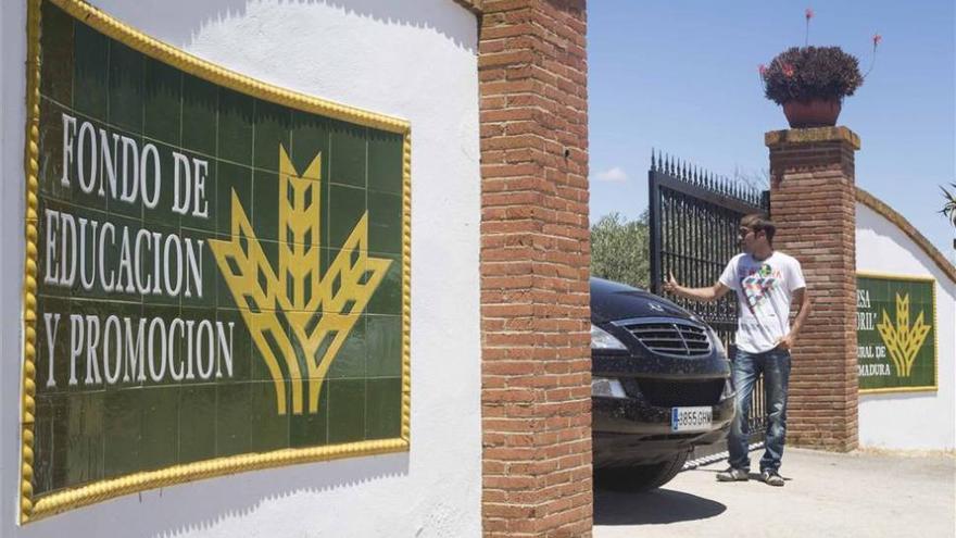 Checa defiende el derecho de los socios de Caja Rural de Extremadura de tomar los acuerdos &quot;que decidan más convenientes&quot;