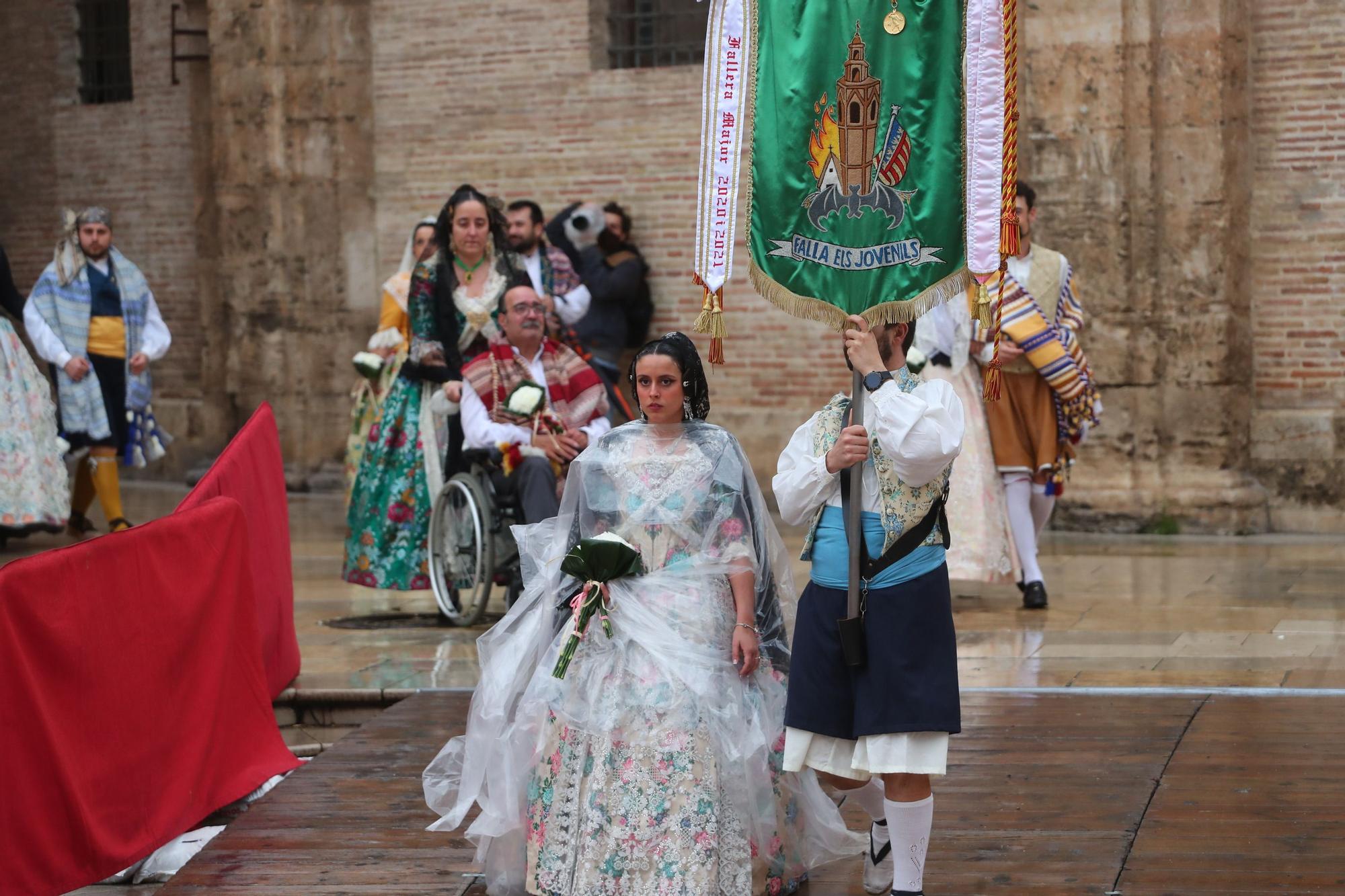 Búscate en el primer día de ofrenda por la calle de la Paz (entre las 15:30 a las 17:00 horas)