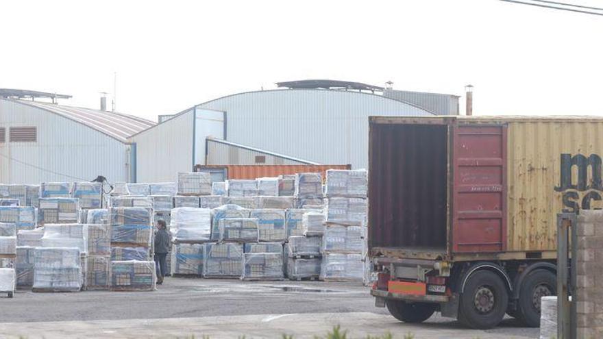 La autorización para exportar aliviará la falta de liquidez de las azulejeras de Castellón
