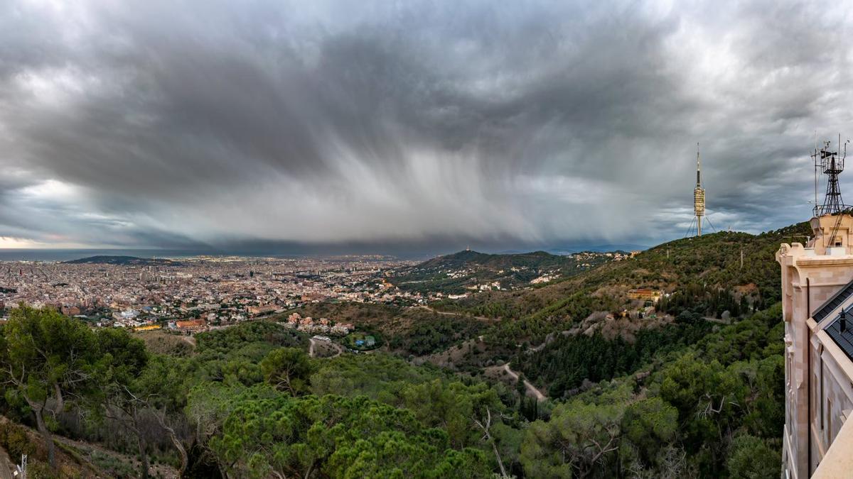 Chubascos sobre el área de Barcelona