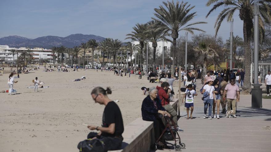 Mallorca vive una nueva noche tropical con temperaturas de hasta 21 grados en Palma