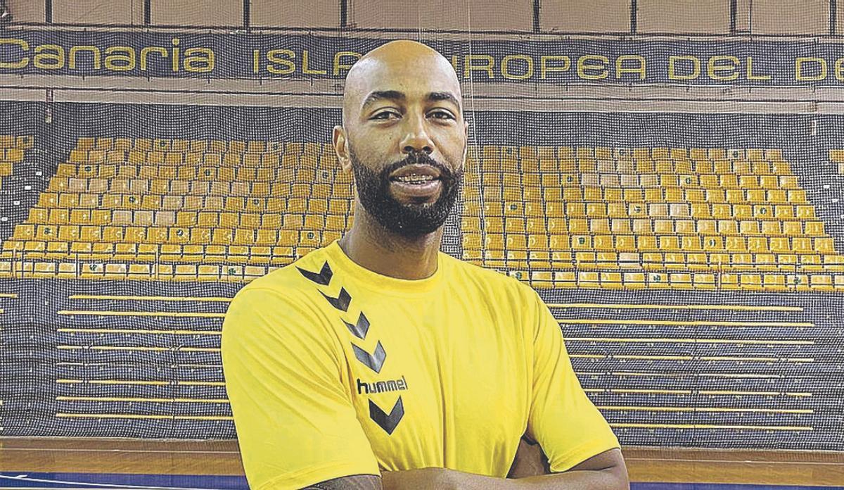 Moisés Cezar, capitán del CV Guaguas, en la pista del Centro Insular de Deportes. | | LP/DLP