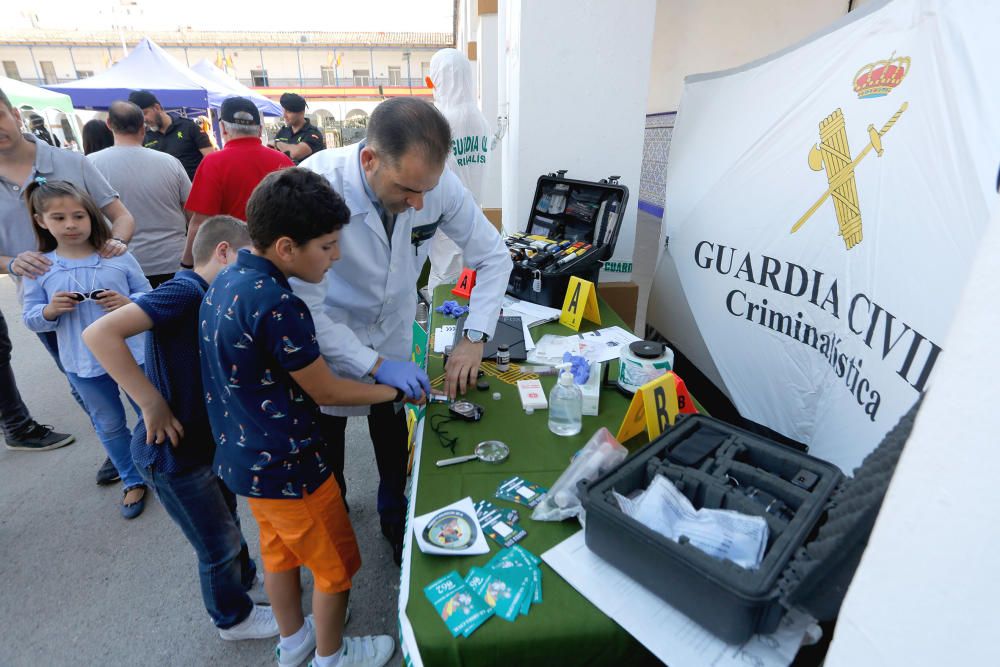 Exhibición de vehículos en el cuartel de San Juan de Ribera