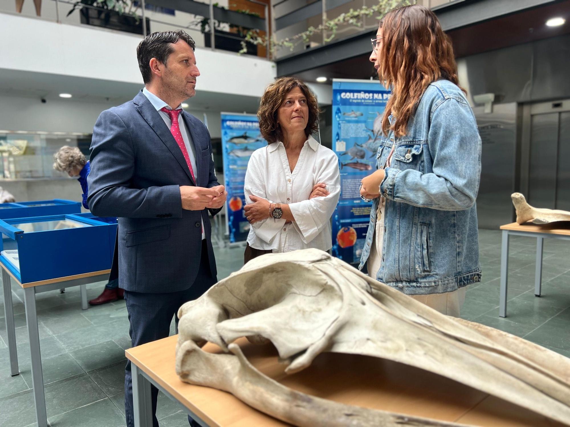 Na esquerda, o alcalde de Boiro, José Ramón Romero e a deputada de Emprego, Industria e Medio Ambiente, Rosa Ana García