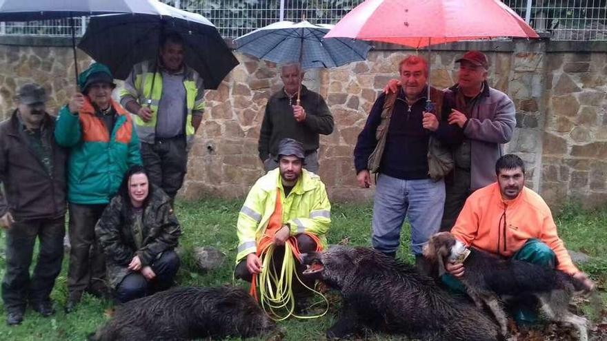 Tono, exjugador del Oviedo y del Sporting, abatió dos ejemplares en La Parraguesa