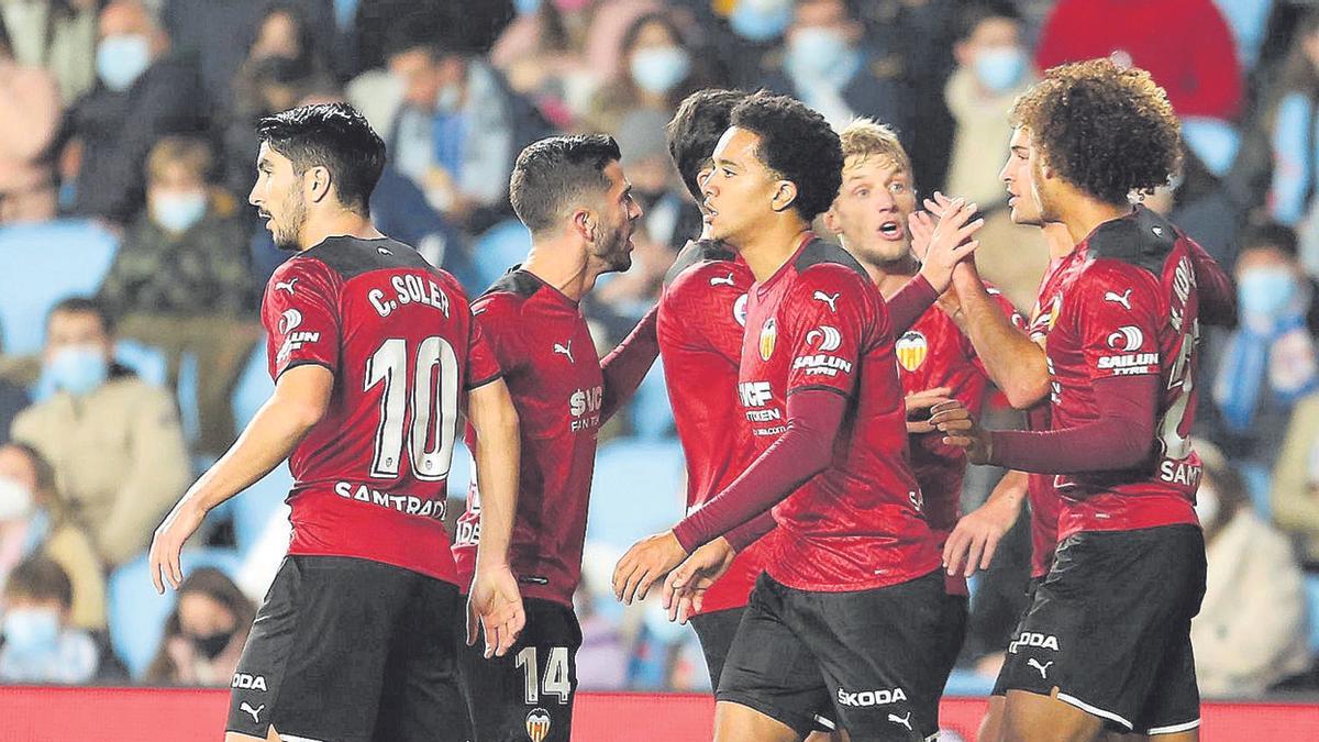 El Valencia celebra un gol frente al Celta