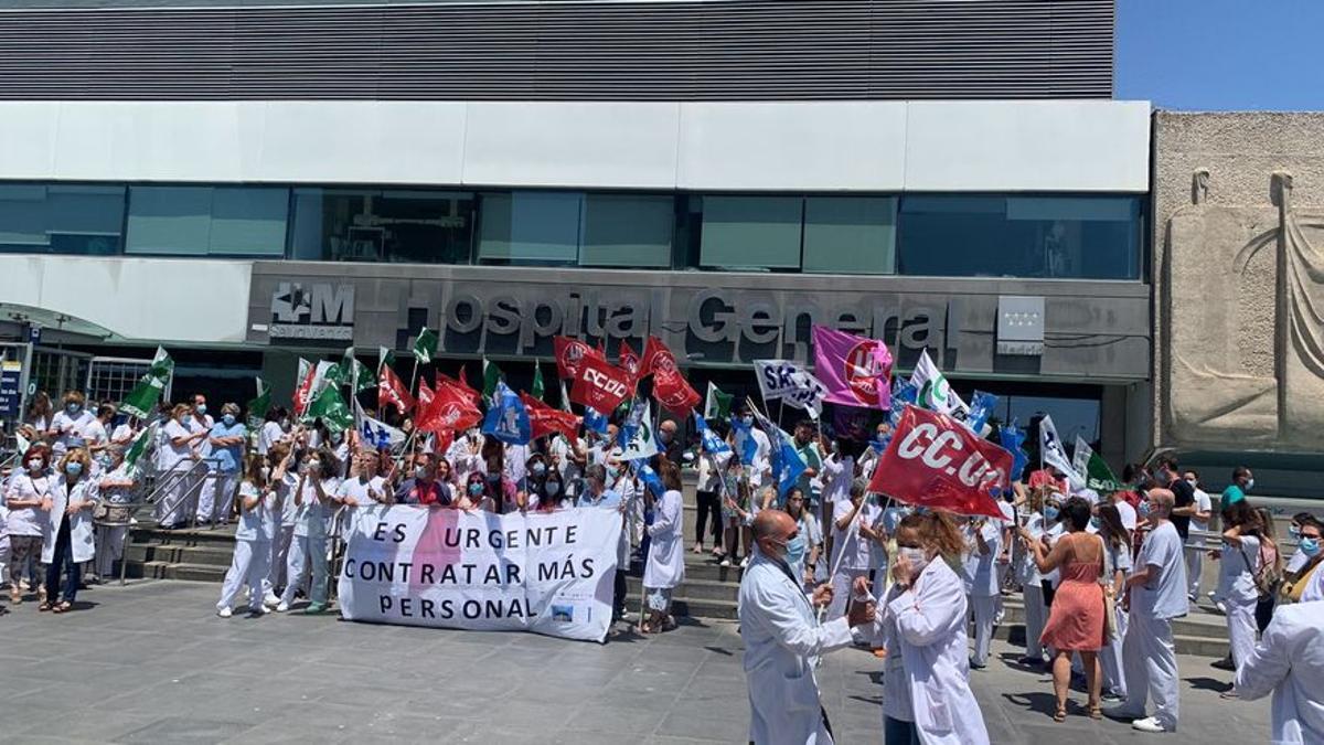 Protestas en Madrid por la falta de profesionales.
