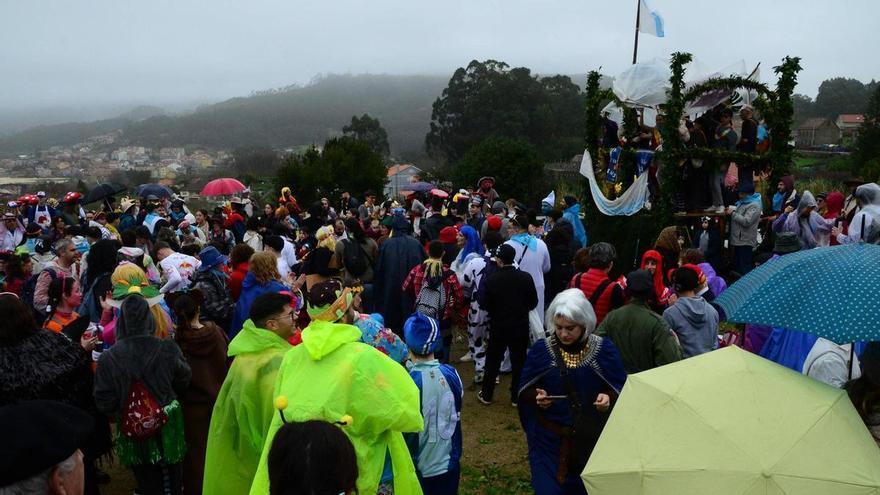 Un joven hospitalizado tras recibir un navajazo durante el carnaval de O Hío en Pontevedra