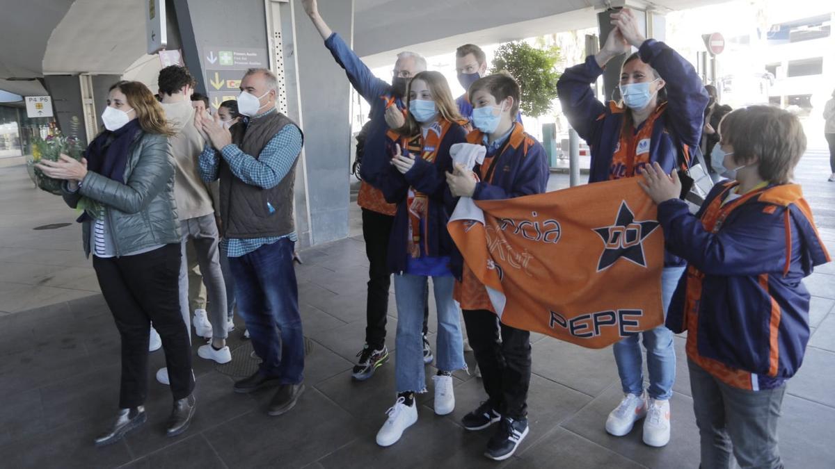 El Valencia Basket femenino llega a València tras ganar la Eurocup.