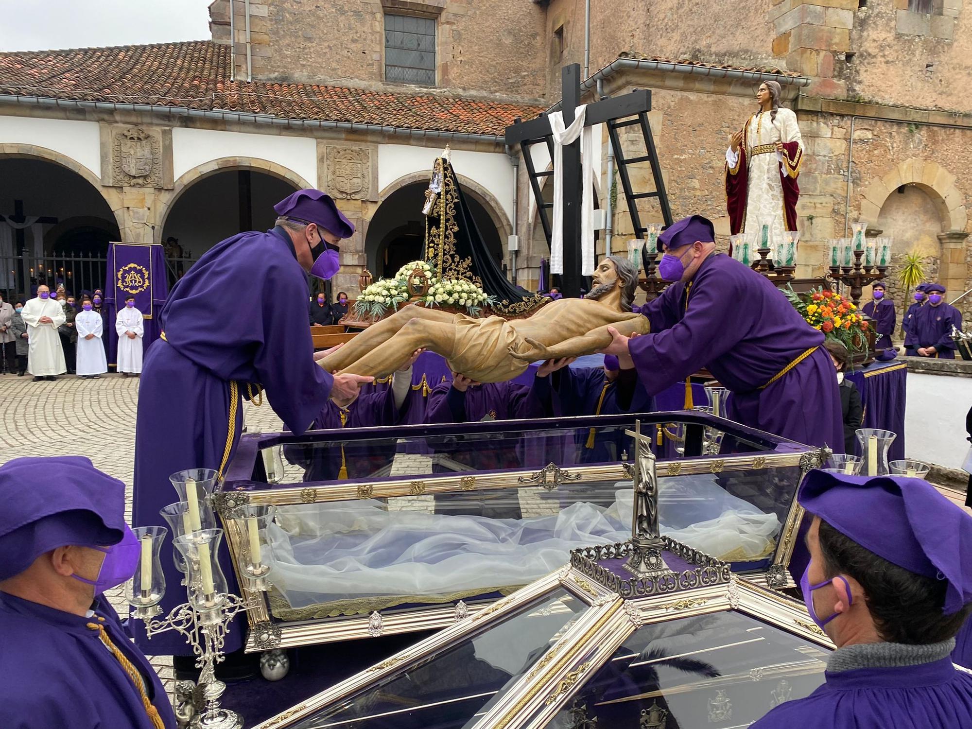 Pasión y devoción en el Desenclavo y en la Procesión del Santo Entierro en Villaviciosa.