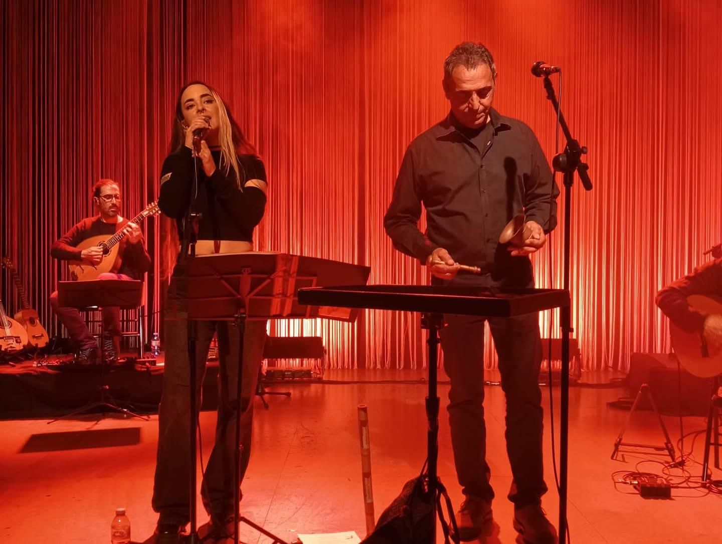 Pep Gimeno i Sandra Monfort en el concert de La Font d'en Carròs.