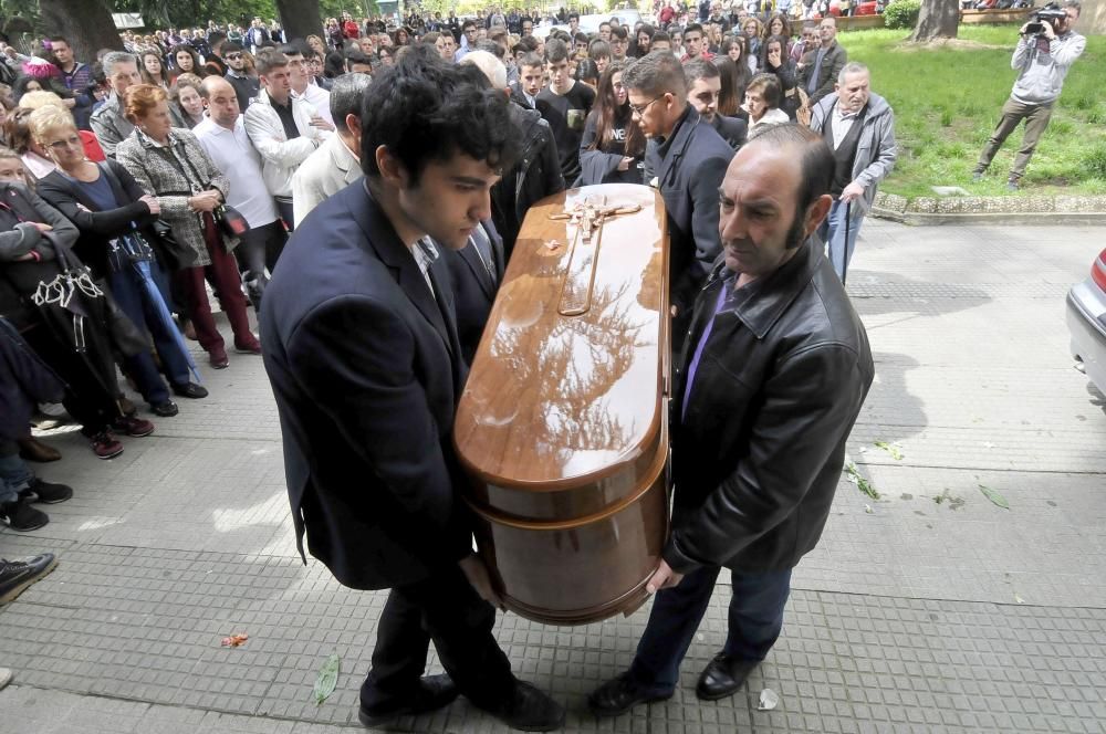 Funeral en Laviana por Marta Pérez, la joven de 17 años fallecida en accidente de tráfico.