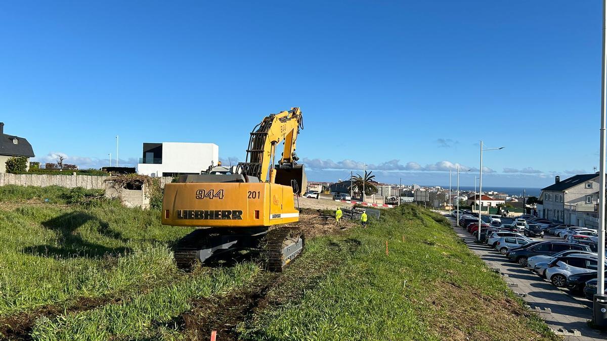 Construcción del aparcamiento provisional durante las obras de ampliación del Chuac
