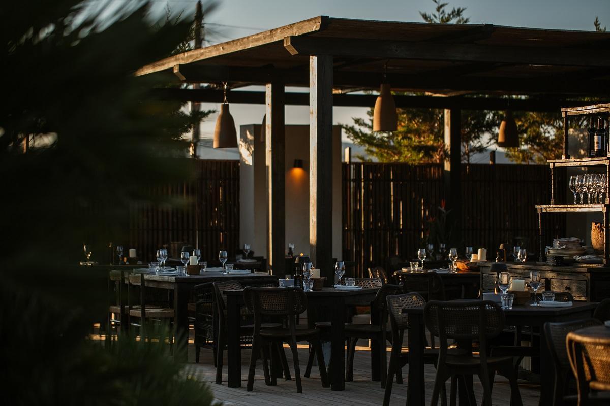 . The MAINE Ibiza es un flechazo directo al corazón de locales y visitantes fieles al restaurante en Sant Francesc de S’Estany.