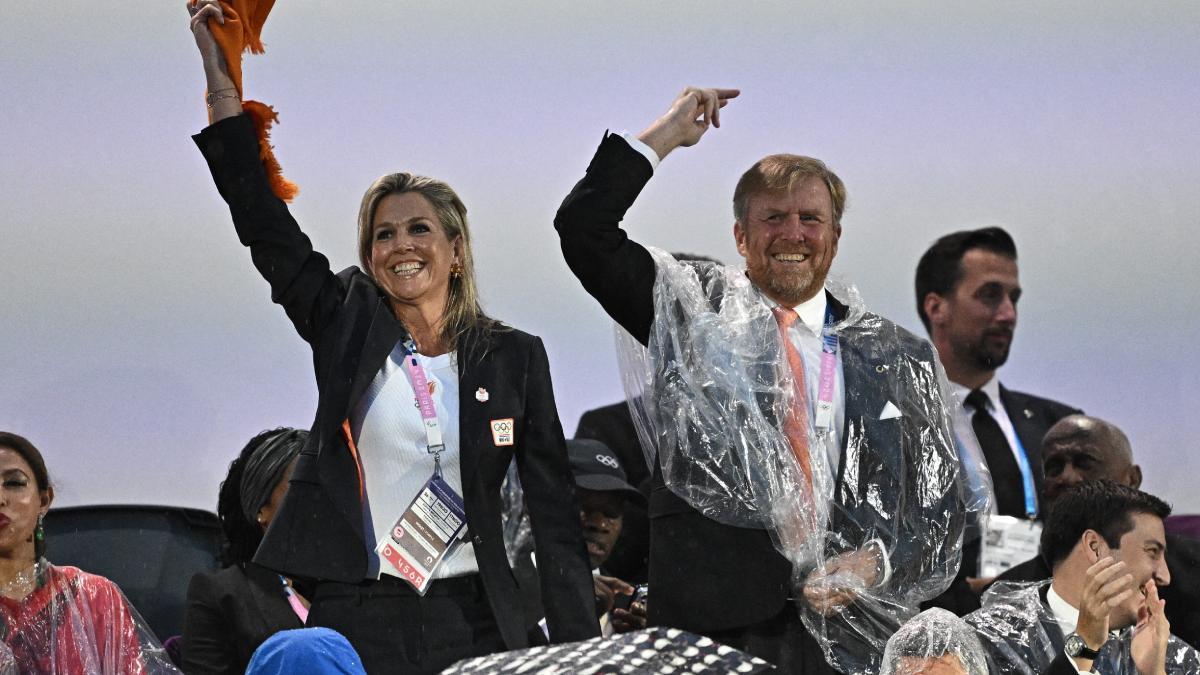 Máxima de Holanda disfrutando bajo la lluvia en París durante la gala de los Juegos Olímpicos