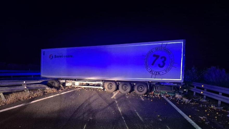 Imágenes del accidente en la A-66, cerca de Monesterio