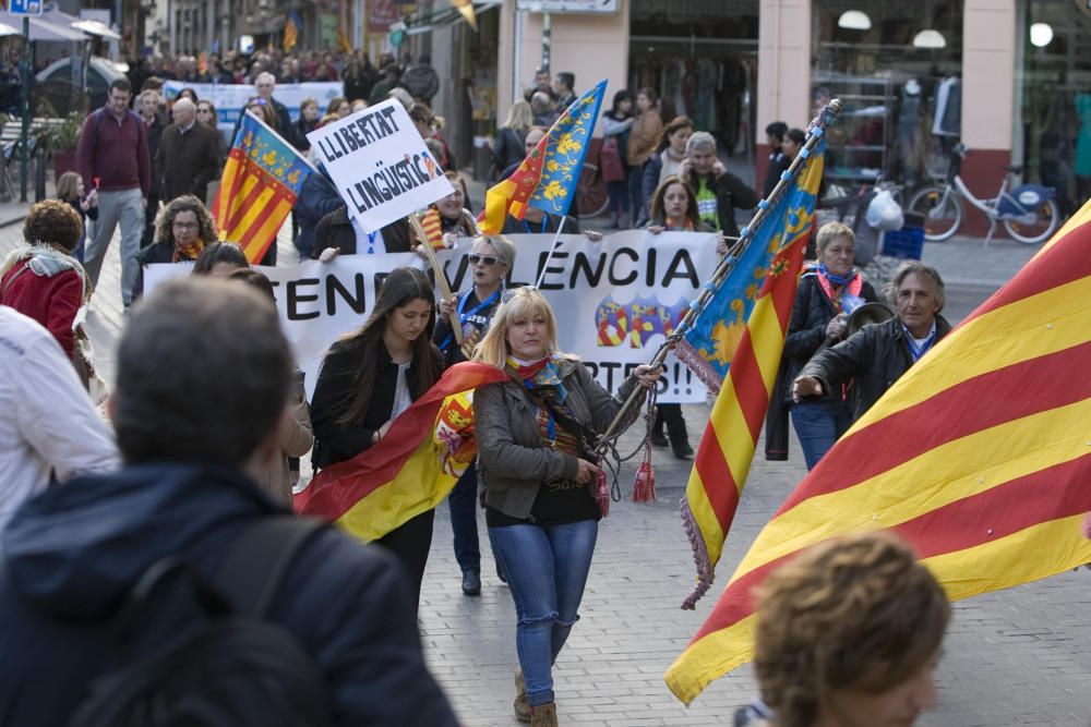 Manifestación en València contra el plurilingüismo