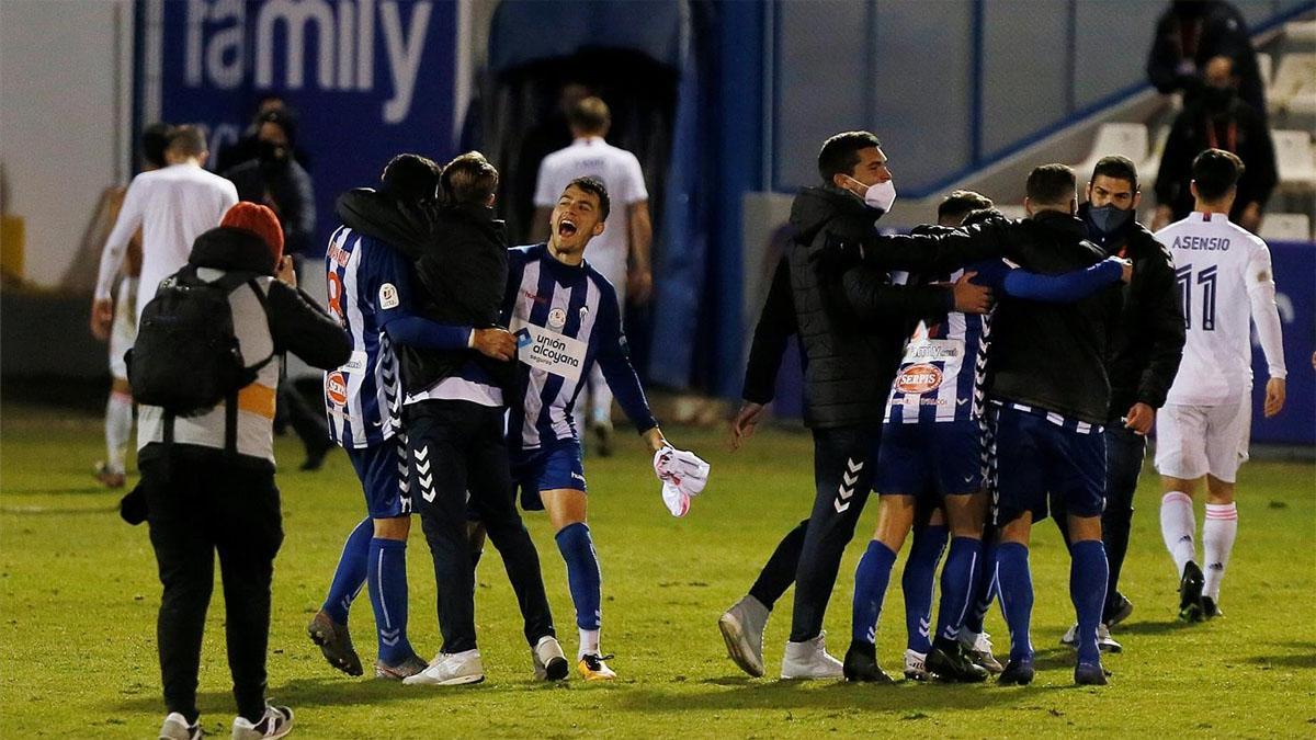 El Alcoyano tiró de ilusión para dar la sorpresa y eliminar al Madrid