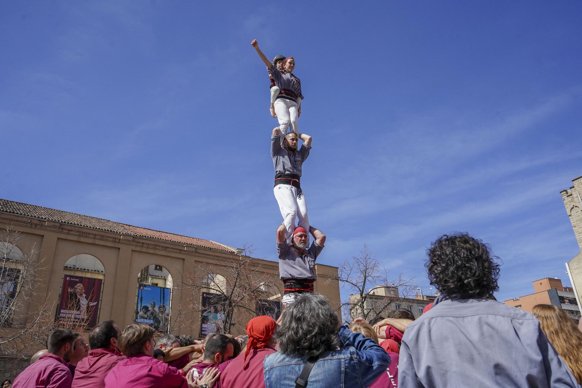 Actuació a la plaça de Sant Domènec de Manresa de la colla castellera Tirallongues amb els Castellers de Lleida i els del Riberal