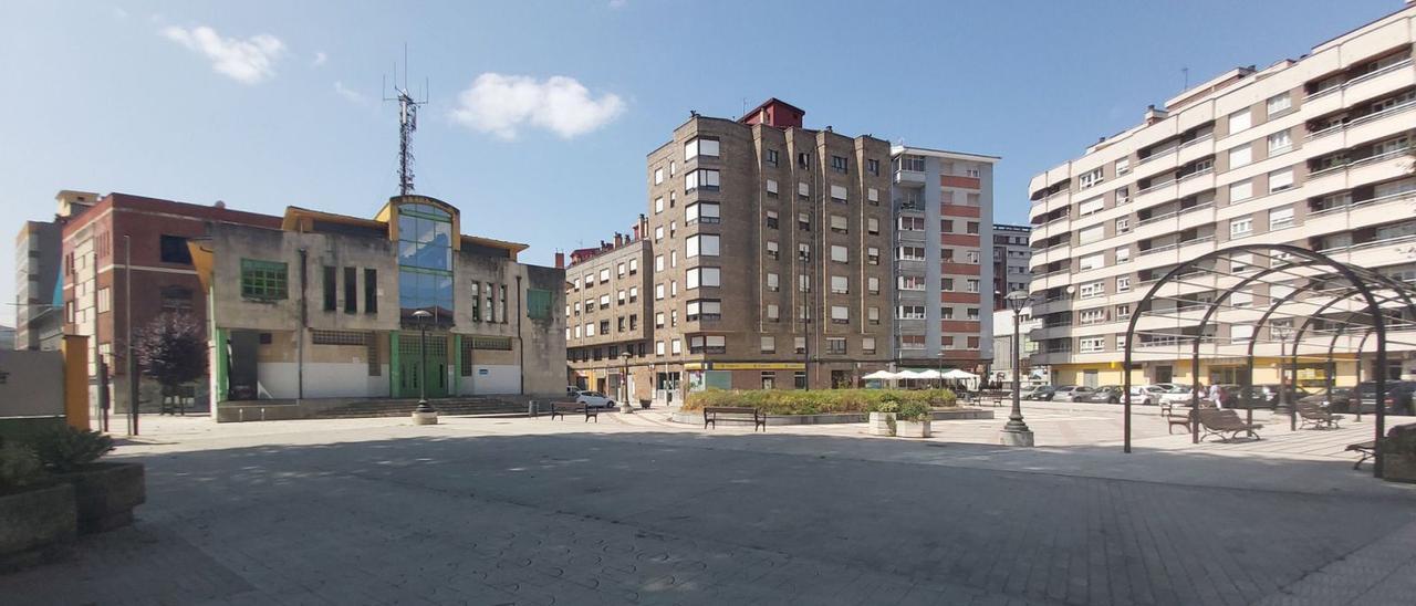 La plaza Merediz, que será reformada, y a la izquierda, la Casa de Cultura “Alberto Vega”. | E. P.