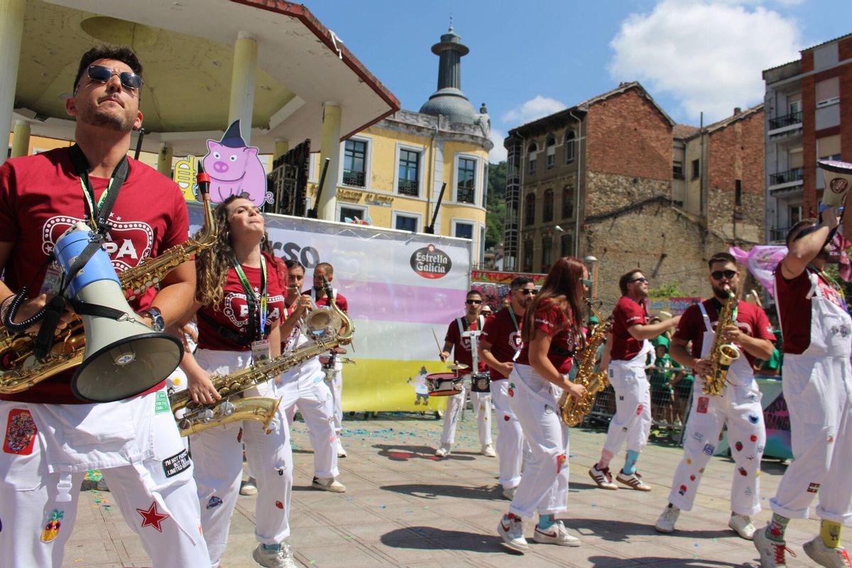 X Concurso Nacional de Charangas de Sotrondio Balloos Band y La Pepa