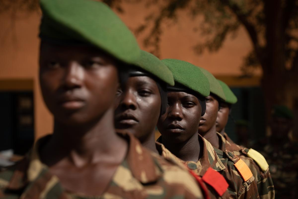 Un grupo de mujeres militares de la Gendarmería de Níger, en la escuela de la Gendarmería donde se lleva a cabo el proyecto GARSI-Sahel, en el que participa la Guardia Civil.