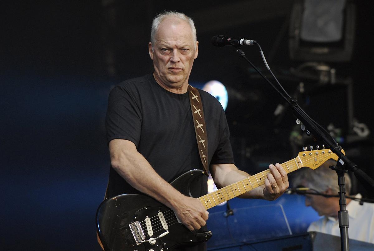 David Gilmour, miembro del grupo Pink Floyd, tocando en el Open Air de Koenigsplatz, Munich (2014). 