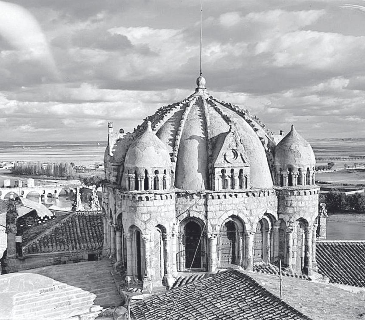 Imagen de Luis Llado del cimborrio de la Catedral de Zamora