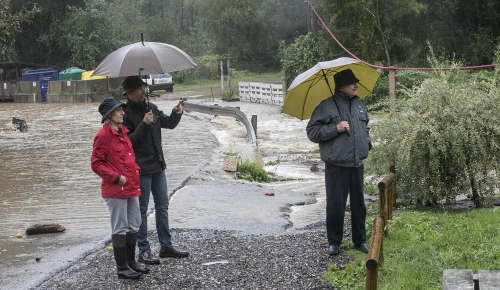 Temporal en Asturias: Las intensas lluvias dejan ríos desbordados y carreteras cortadas en el Oriente