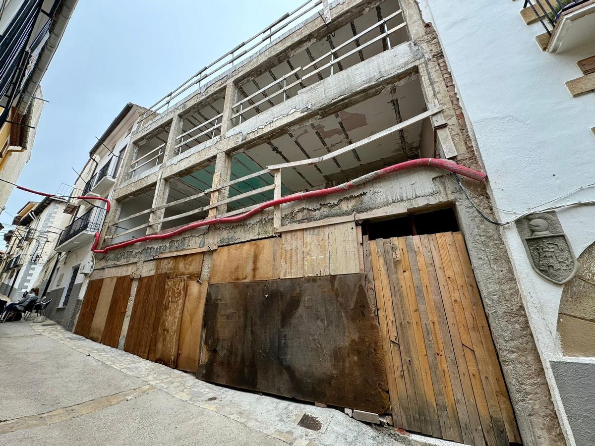 El Ayuntamiento de Vistabella considera necesaria la rehabilitación del edificio de servicios municipales.