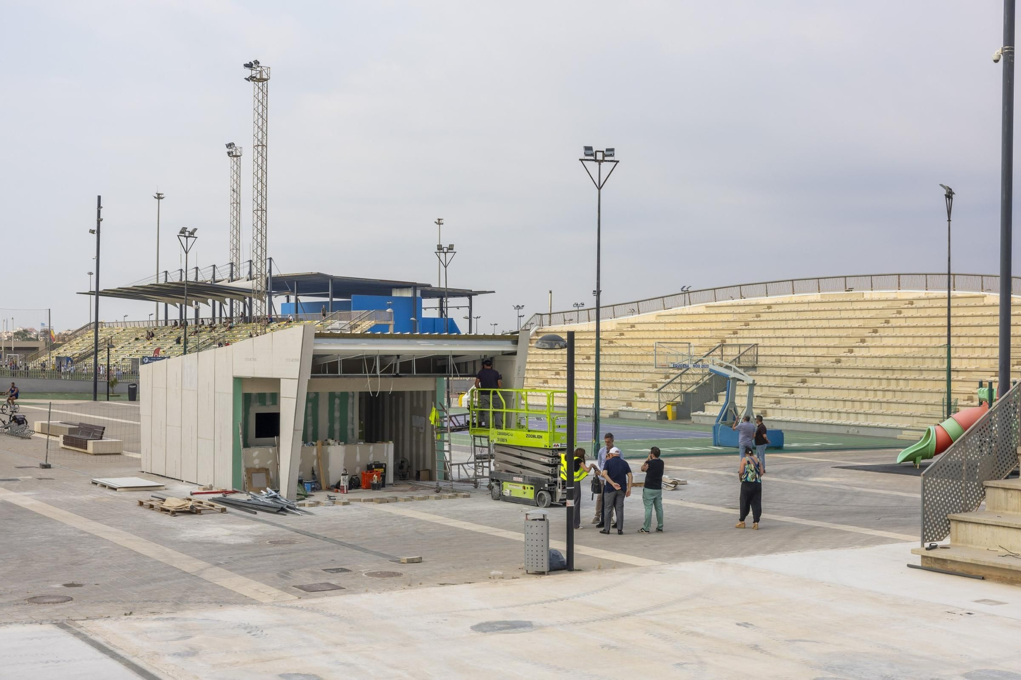 Visita a la rehabilitación de la zona de raquetas de la Ciudad Deportiva de Torrevieja