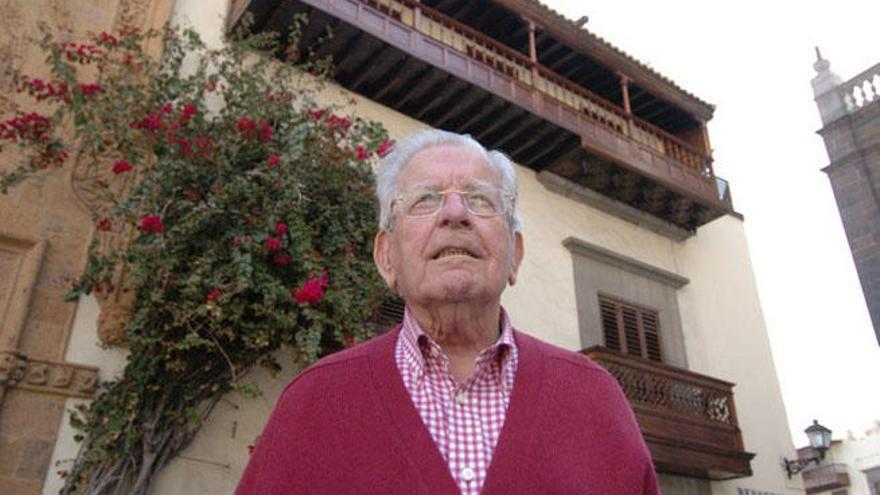 Archivo: El historiador Antonio de Bèthencourt Massieu celebra su 94 cumpleaños