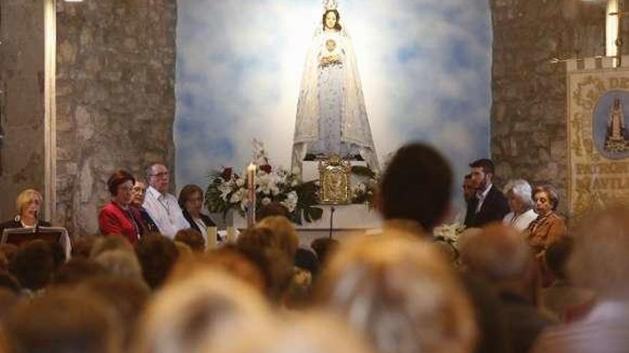 Asistentes, ayer, a la última jornada de la novena de la Luz.