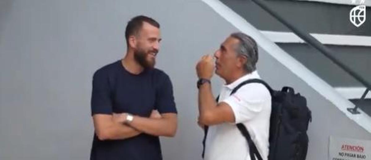 Sergio Rodríguez y Scariolo, durante la visita del primero a la selección.